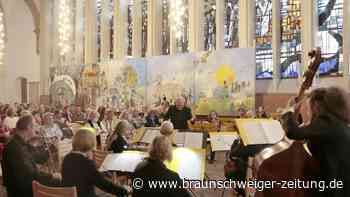 Musikfest-Magie: Seniorin mit blumengeschmücktem Rollator singt „Ich liebe das Leben“