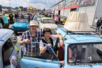 Trabi-Parade auf dem Sachsenring: „Jacqueline“ und „Schorsch“ aus Kultfilm wieder vereint