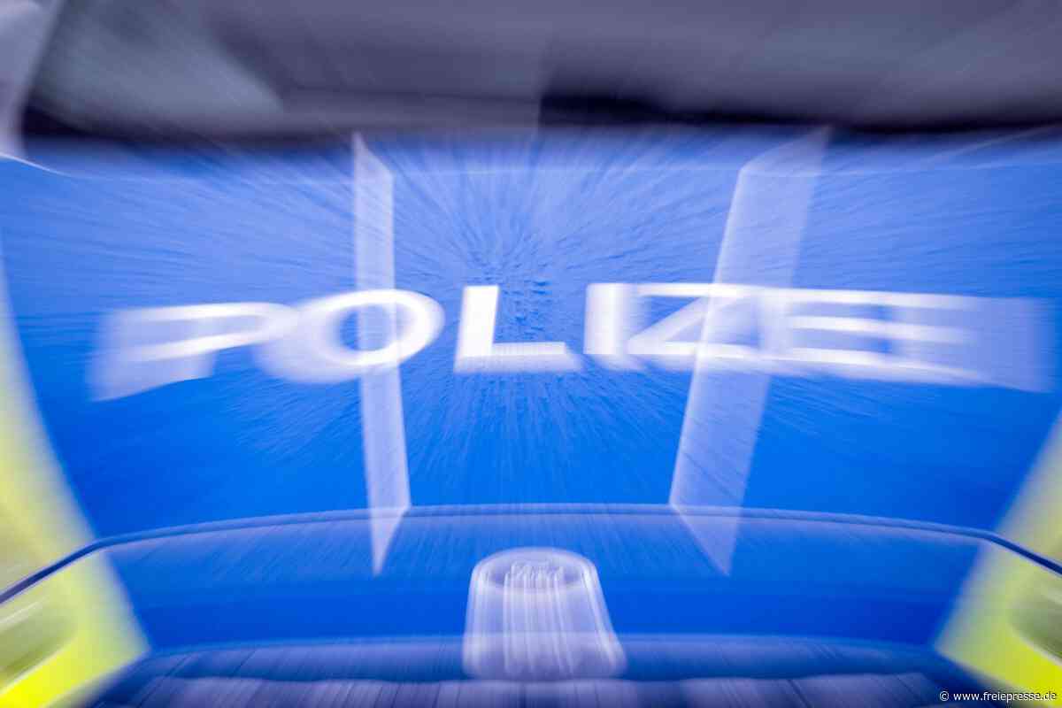 Chemnitz: Audi-Fahrerin schiebt vier Autos zusammen