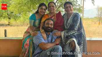 Dhanush shares adorable family picture with mother and sisters