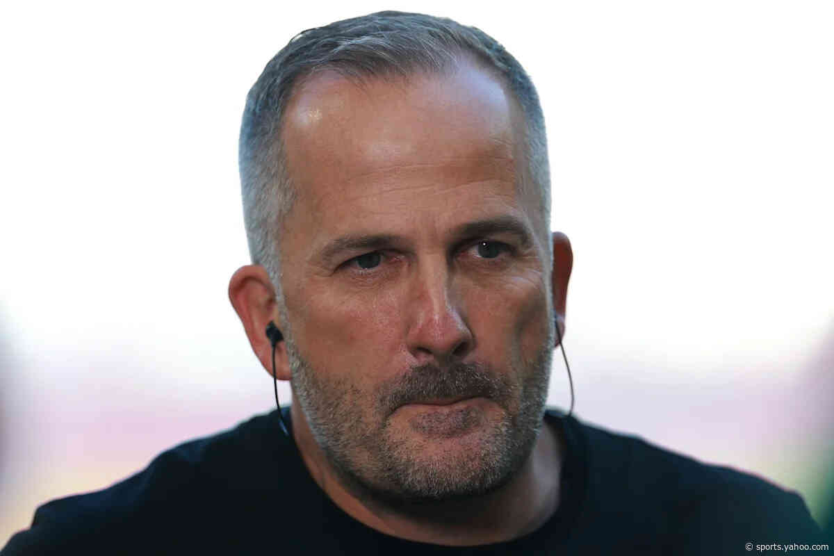 Augsburg’s Manuel Baum admits calculated VAR protest: “Sometimes one needs to create a dramatic scene.”