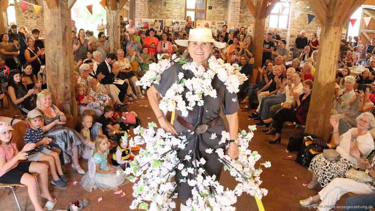 Fashionweek-Flair im Moosburger Sozialkaufhaus: Tante Emma feiert 10. Geburtstag mit Modenschau