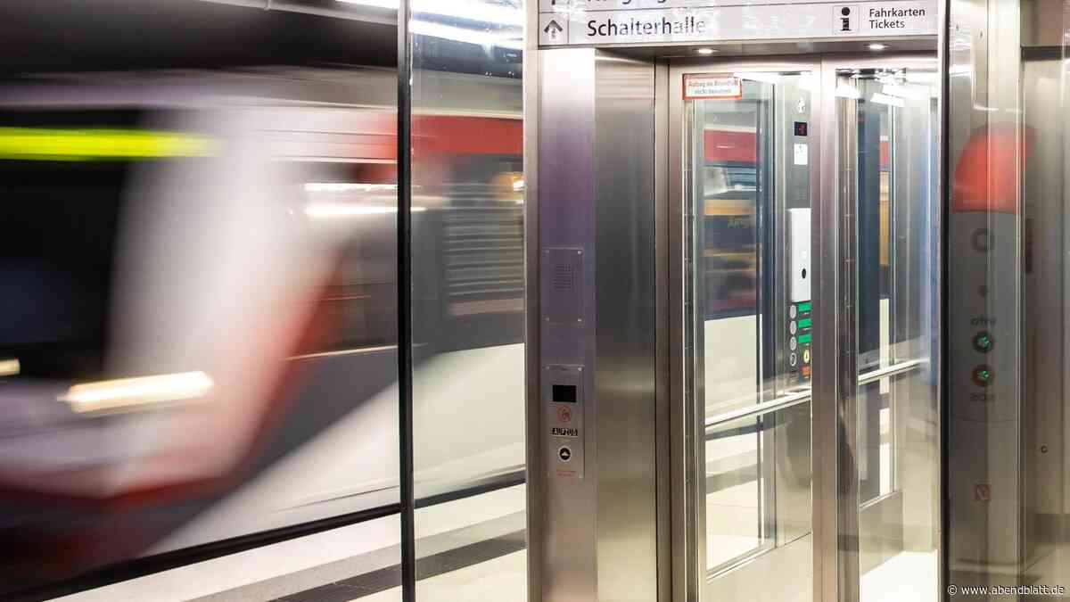 Dichter Rauch an U2-Haltestelle Jungfernstieg – Feuerwehr im Einsatz