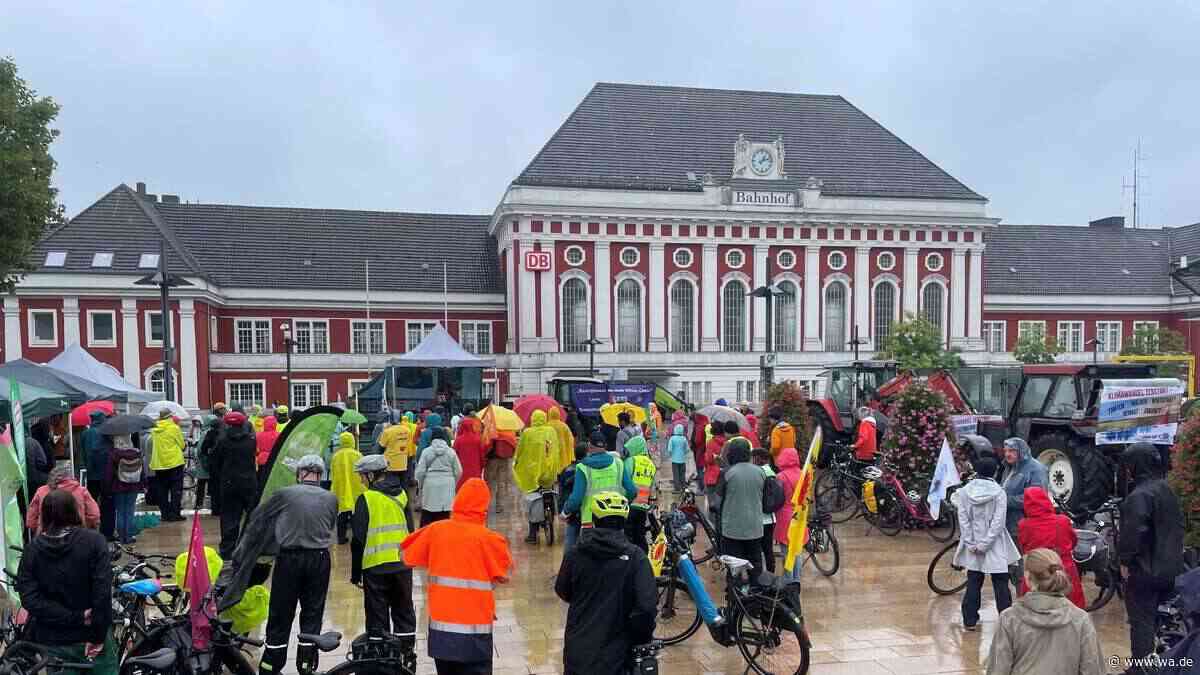 Deutlich weniger Teilnehmer als erhofft: Regen bremst Klima-Demo in Hamm aus