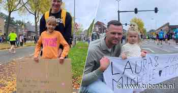 Langs de kant bij de Singelloop: met spandoeken en borden moedigen families hun toppers aan