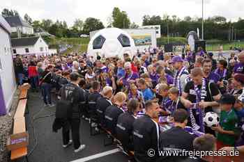 Familientag bei Erzgebirge Aue mit Autogrammstunde und Soccer-Court: Das sind die schönsten Bilder