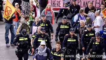 A12 bij Den Haag weer open na blokkade Extinction Rebellion, tientallen aanhoudingen