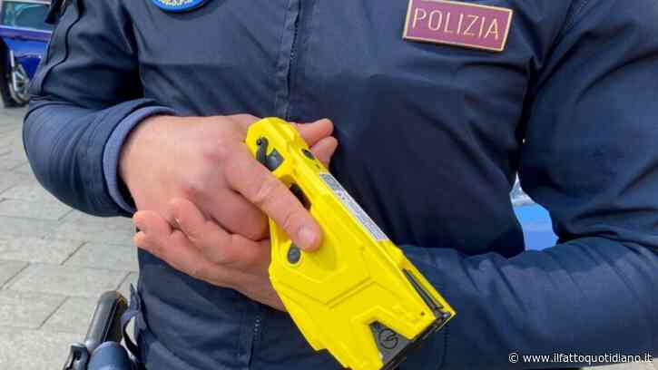 Nuda e con un coltello in strada a Roma, bloccata dalla polizia con il taser