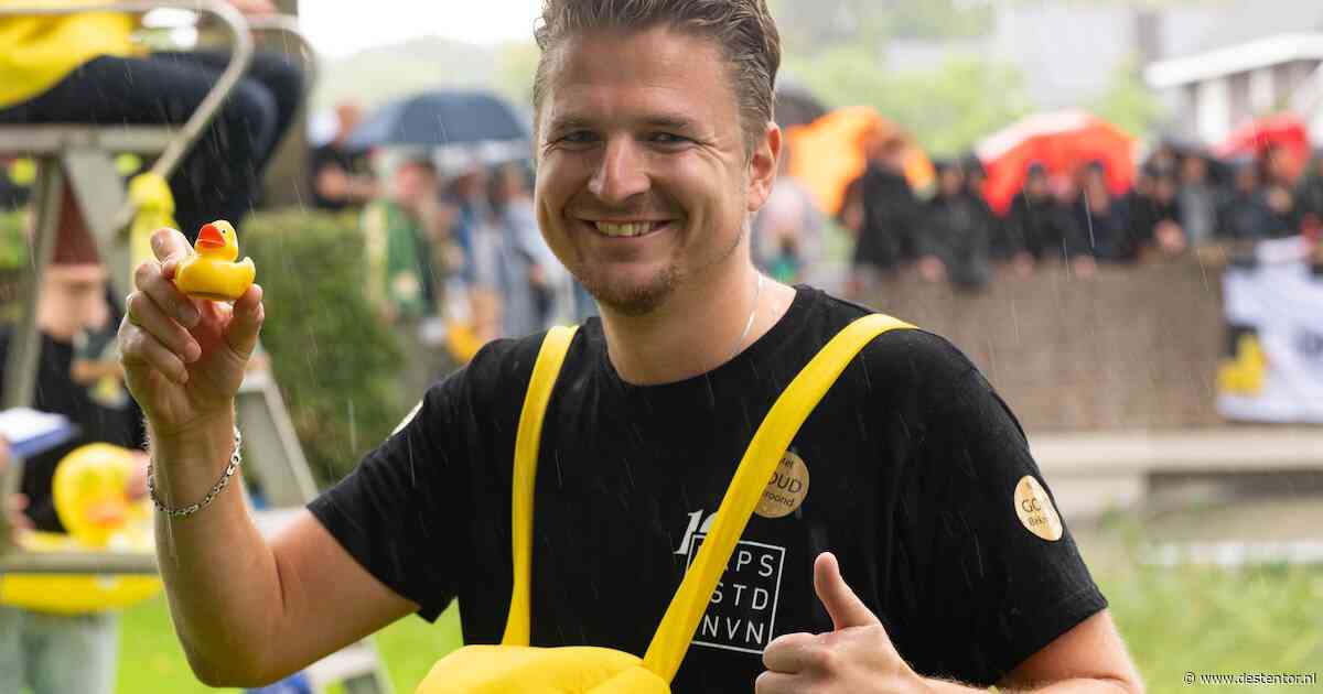 Eendje nummer 99 is de snelste bij het Dorpsfeest in Diepenveen (en de eigenaar schaamt zich een beetje)