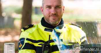 Radeloze moeder geeft haar kind van amper 2 jaar oud aan agent Rens (35), het jongetje ademt niet meer