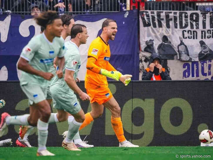 🦖 I’ve got no hands: keeper watches it in, concedes bizarre goal in 🇩🇪