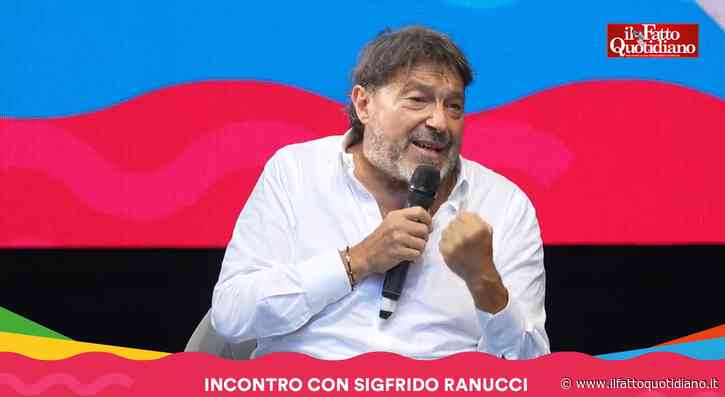“Io in politica? Voglio continuare a fare Report che è la cosa che dà più fastidio”: Ranucci alla festa del Fatto intervistato da Proietti e Sommi