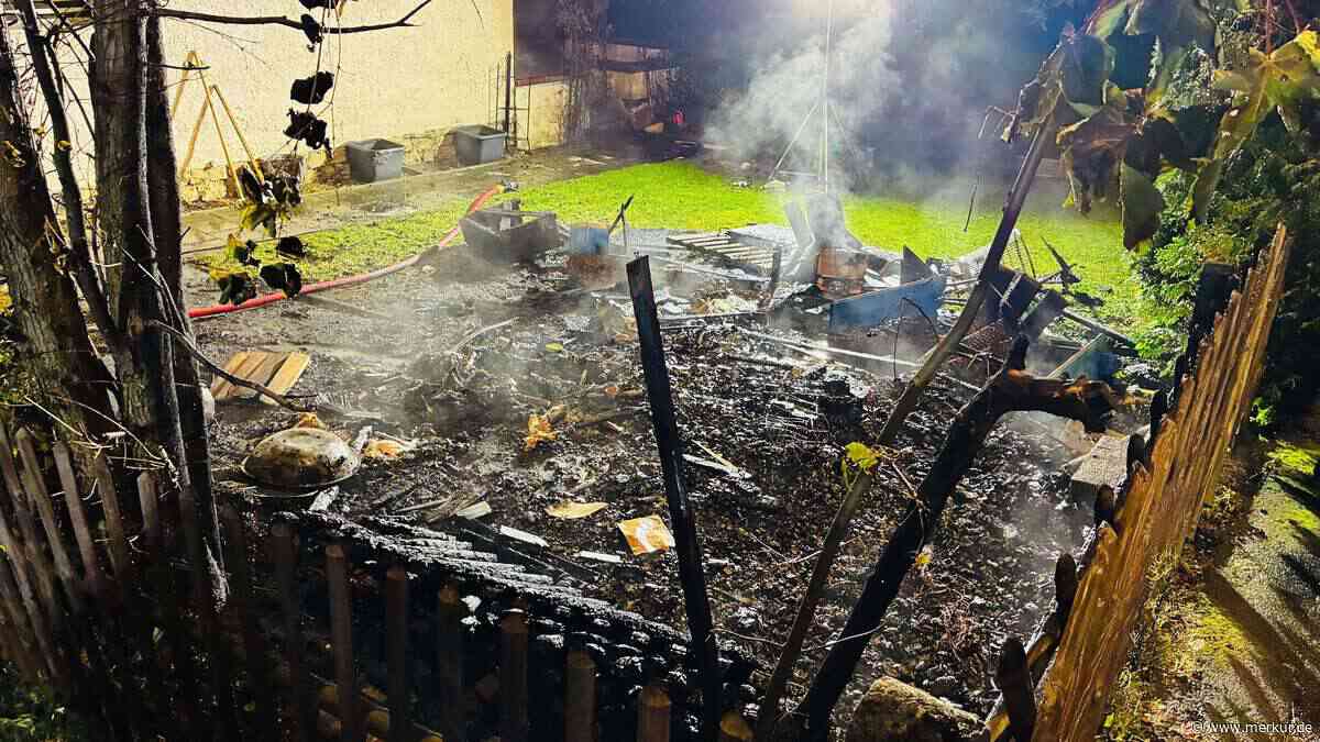 Gartenhütte brennt komplett ab: Polizei ermittelt gegen 44-Jährigen