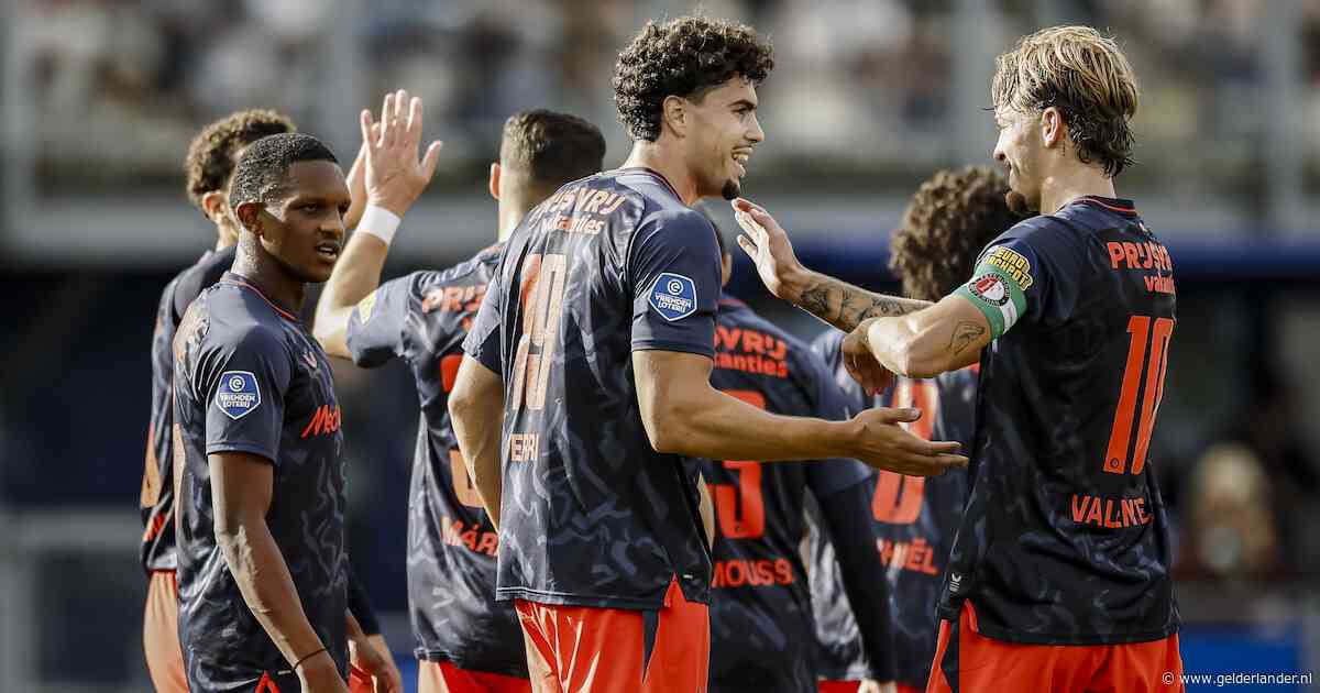 LIVE eredivisie | Oppermachtig Feyenoord speelt PEC van de mat: Zechiël lijkt duel al voor rust te beslissen