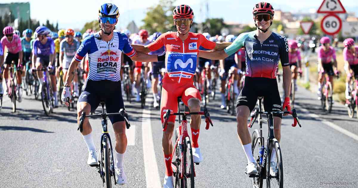 LIVE Vuelta | Traditionele fotomomenten vormen aanloop naar pittige finale in slotetappe, Van Aert hoopt op hattrick aan ritzeges