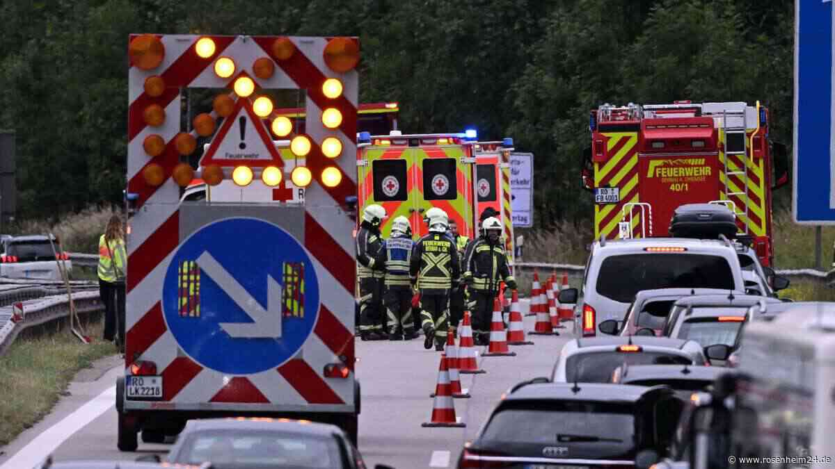 Unfall auf der A8 bei Frasdorf: Stau-Chaos im Rückreiseverkehr – mehrere Verletzte