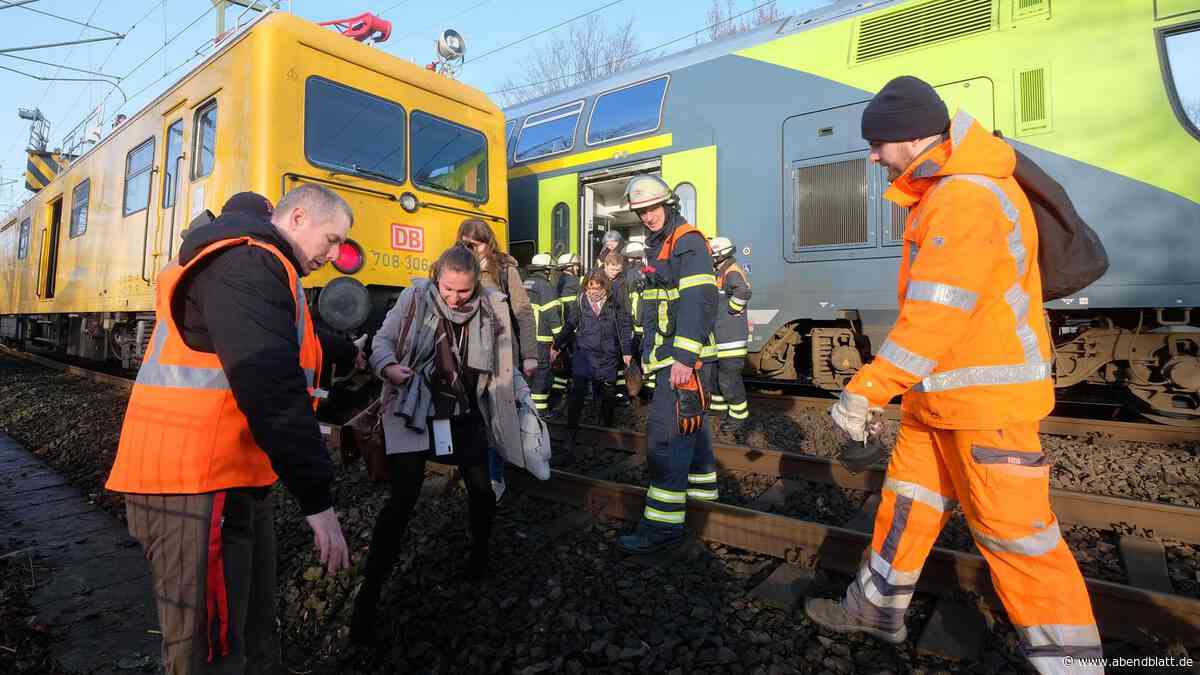 Nordbahn bleibt in Hamburg liegen – 180 Fahrgäste werden evakuiert