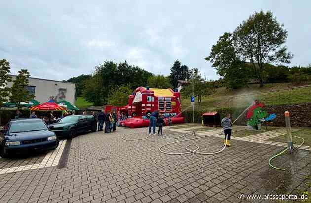 FW Weinheim: Am Grill genauso eingespielt wie im Einsatz. Die Abteilung Oberflockenbach feiert mit ihren Gästen