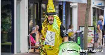 Paul (57) loopt veertig ultramarathons in een bananenpak voor een schoner Nederland: ‘Duurzaamheid hoeft niet saai te zijn’