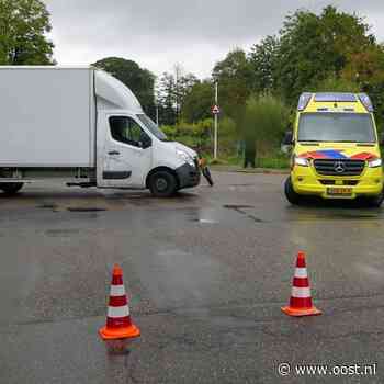 Fietser gewond in Enschede na aanrijding met bestelbus