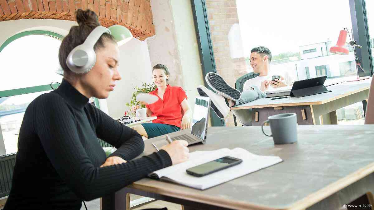 Etikette im Job: Small Talk am Arbeitsplatz? So entkommen Sie - freundlich