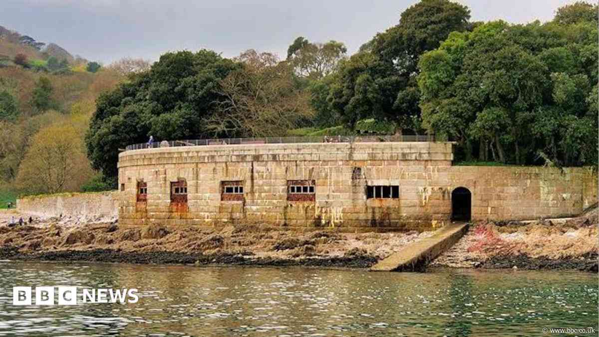 Historic coastal defence battery being restored