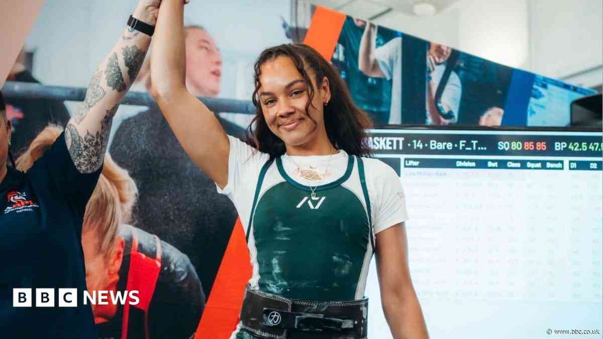 Powerlifter who had eating disorder now wants to be strong