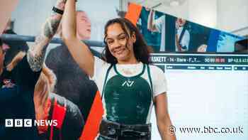 Powerlifter who had eating disorder now wants to be strong