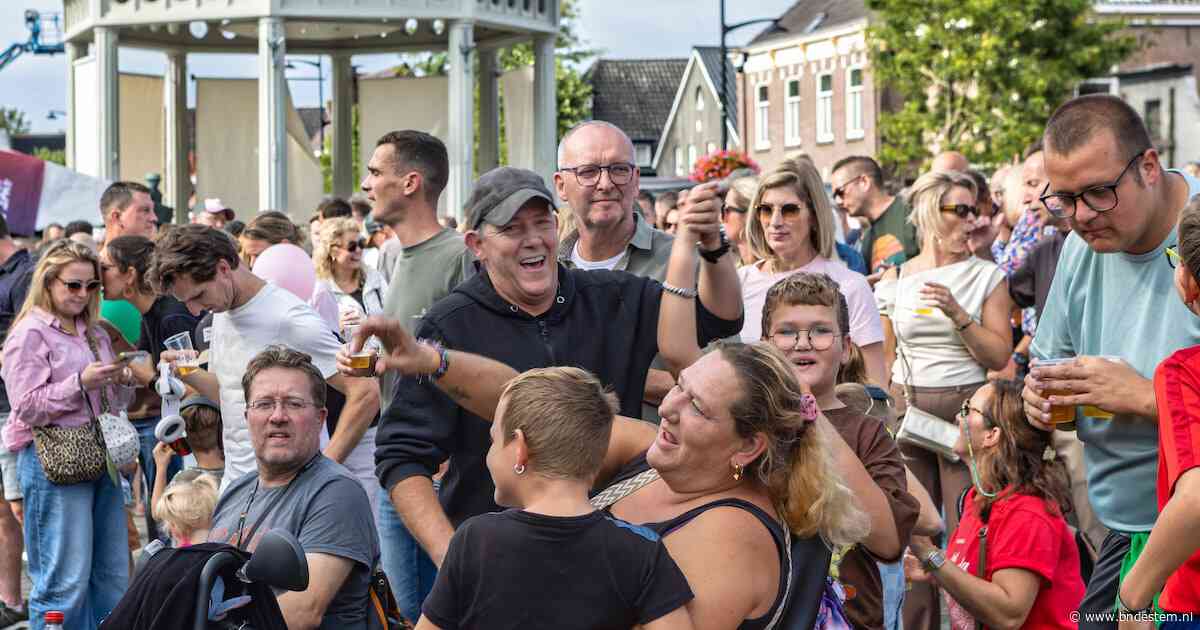 Veel bekende gezichten op 42e Veerse Dag: ‘De dorpsreünie vindt plaats voor het podium’