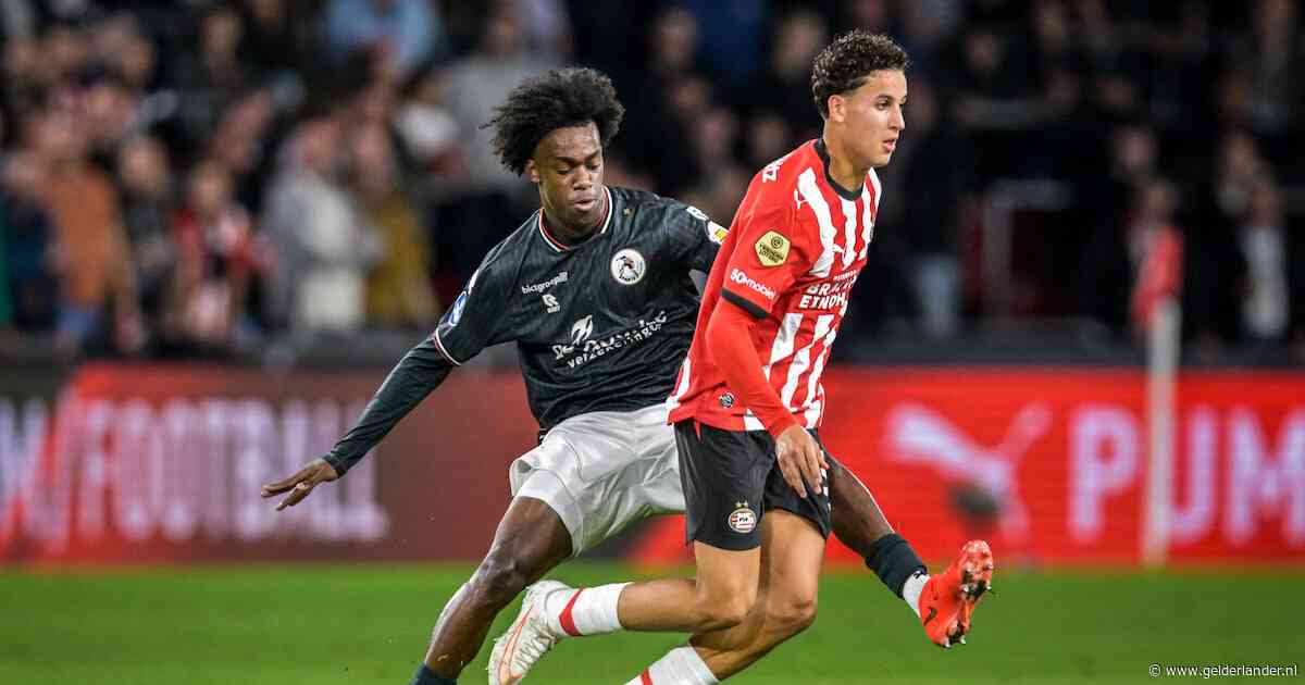 LIVE eredivisie | PSV draait het voor rust al om tegen Sparta, Sano knalt fraai raak