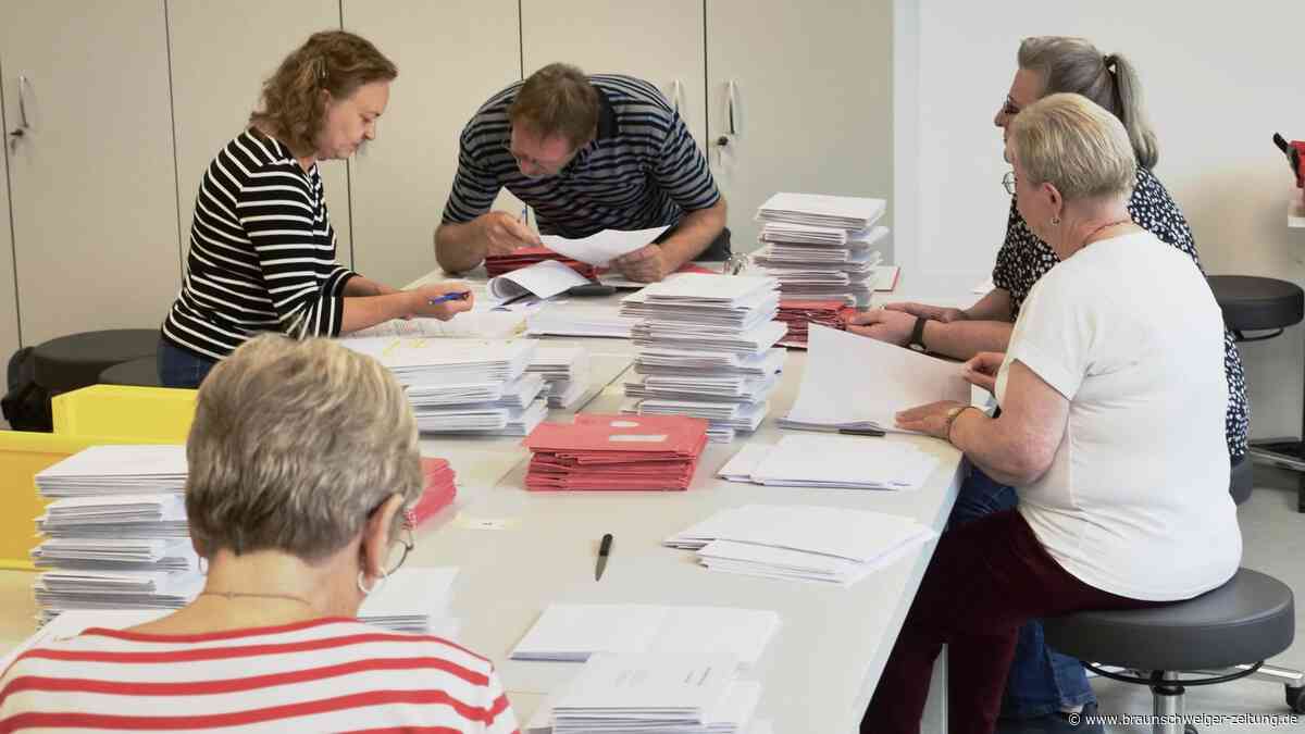 Eine lange Nacht: 800 Helfer schwitzen bei Briefwahl-Auszählung
