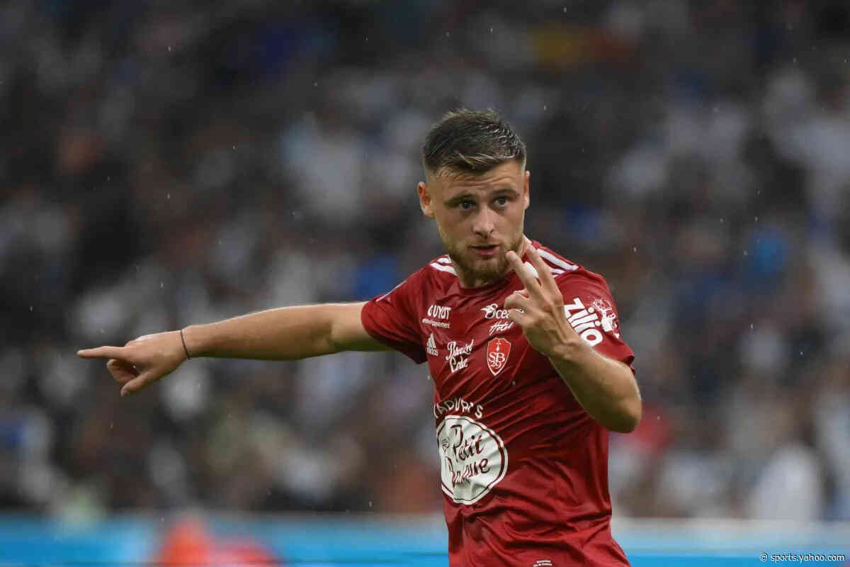 Official | Hugo Magnetti extends Brest contract
