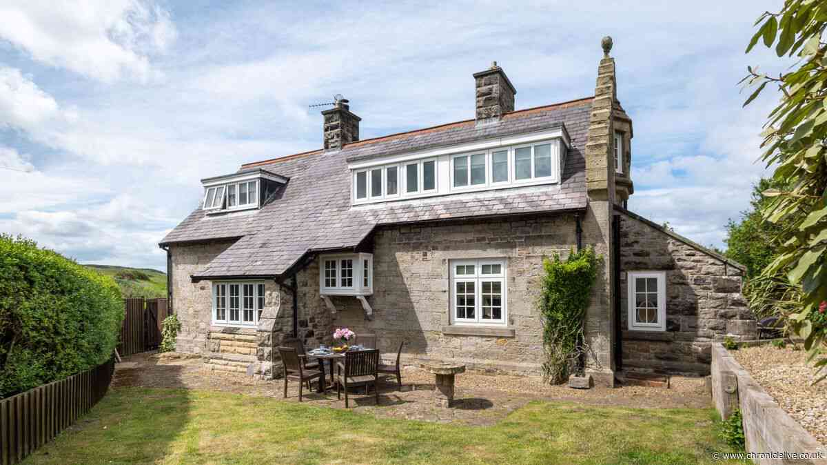 'Special' historic Northumberland holiday let with direct access to Bamburgh Beach