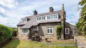 'Special' historic Northumberland holiday let with direct access to Bamburgh Beach