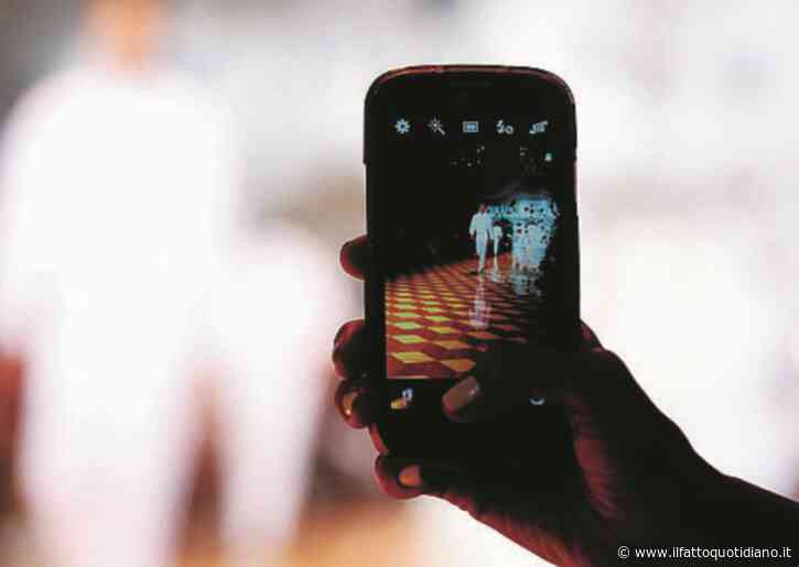 Chi ti odia sui social non riesce a smettere di guardarti. Sull’ossessione digitale e il prezzo che si paga
