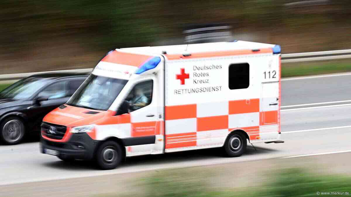 Medizinischer Notfall am Steuer: Fahrer kommt von Straße ab – später stirbt er