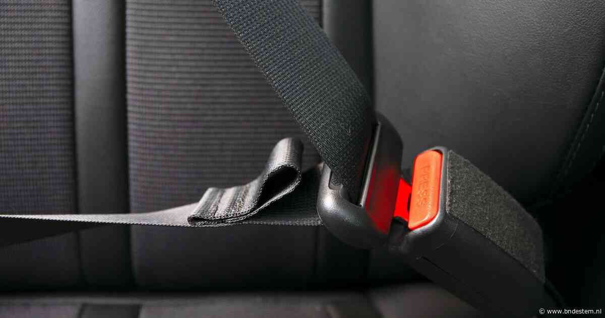 Deze vreemde extra ‘lus’ in de bijrijdersgordel van jouw auto heeft maar liefst drie functies