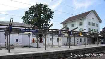 Großeinsatz in Prien am Chiemsee: Mann mit Stichverletzung am Bahnhof aufgefunden