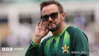 Hesson open to Pakistan Test job after England approach