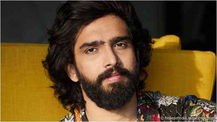 Main Hoon Hero Tera row: Amaal slams Salman Khan Films; clarifies it’s not at SalmanMain Hoon Hero Tera Credit Row: Amaal Mallik slams Salman Khan Films; clarifies it’s not at Salman