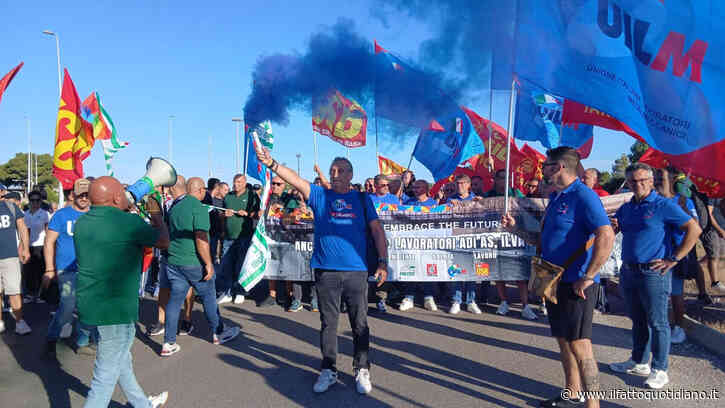 Ex Ilva, sciopero di 24 ore e blocchi stradali: lavoratori dell’indotto protestano contro il rischio di 2.500 licenziamenti per la chiusura dell’area a caldo
