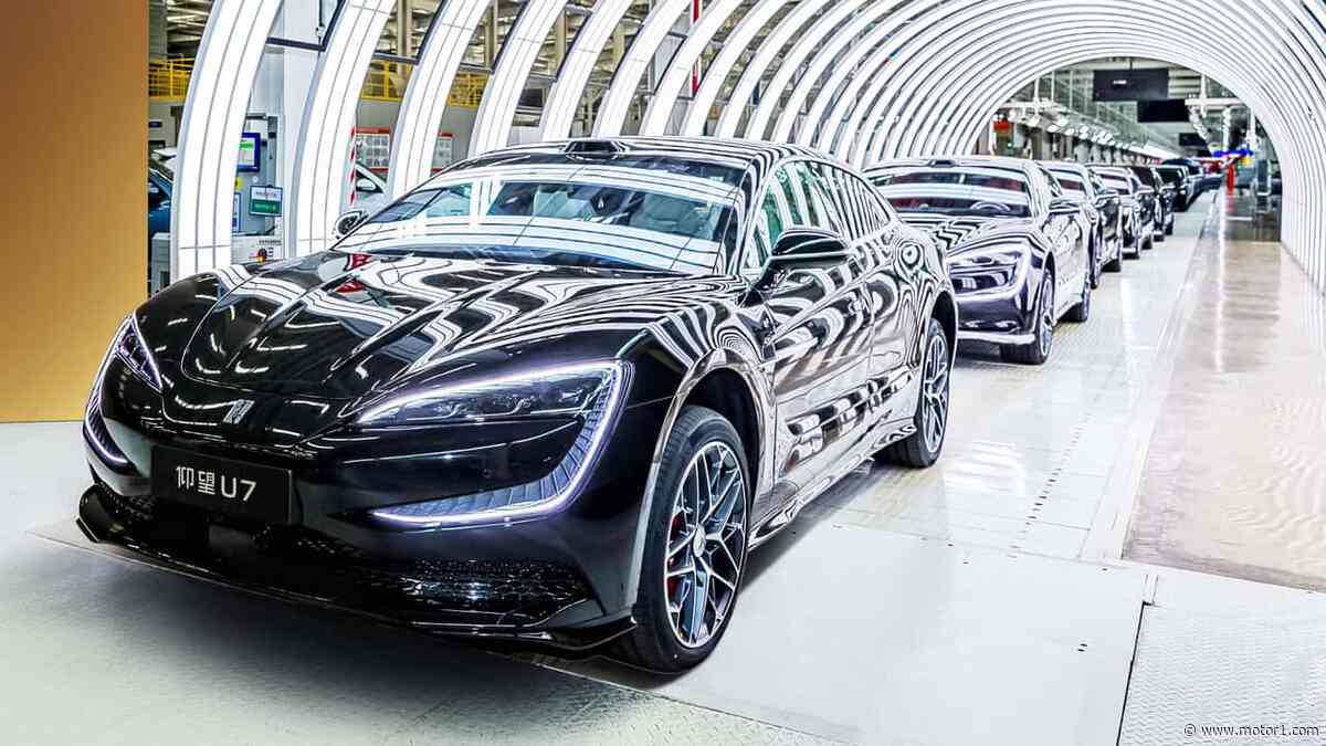 Trump Opens Door To Chinese Car Plants In The US Before Xi Visit