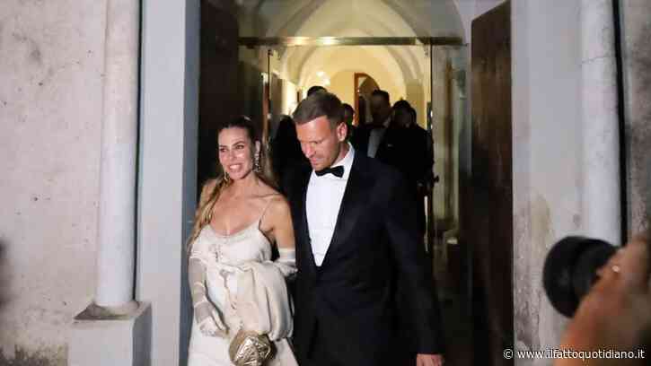 Ilary Blasi ha sposato Bastian Müller: il racconto del matrimonio tra ospiti vip assenti (spiccava però Silvia Toffanin), dress code, testimoni e una foto che poteva rubare l’attenzione