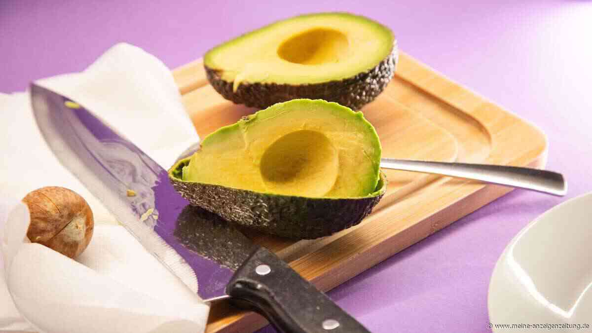 Avocado-Toast mit schwarzen Bohnen: die vegane Variante ohne Ei und Lachs, perfekt für die Mittagspause