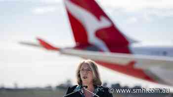 Transport minister accepts lifetime membership to Qantas platinum