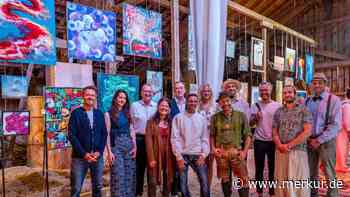 Gemälde, Spiegellabyrinthe und Kunst aus Kuhmist: Heuboden wird zur Galerie