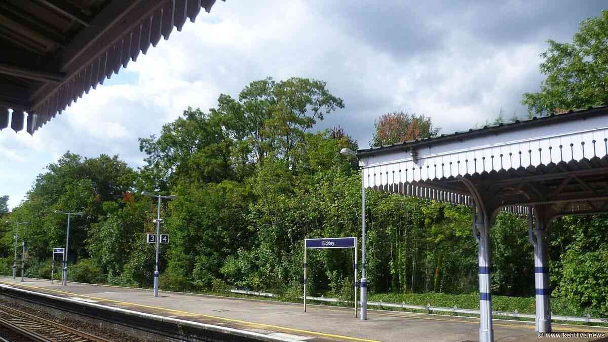 Person dies after being hit by train between Swanley and Shortlands