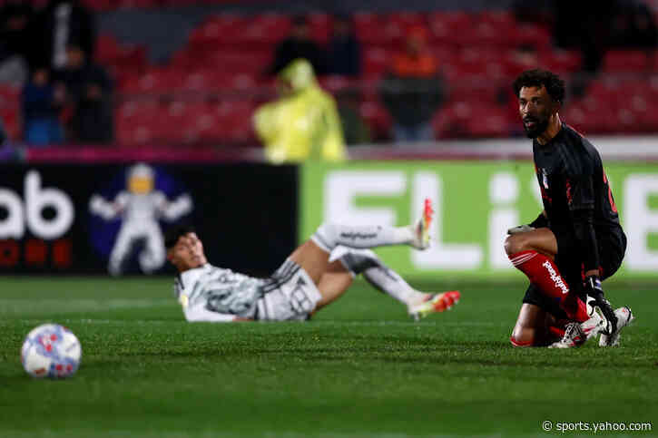 Named among world’s best keepers, Vozinha blunders for Colo-Colo 📹