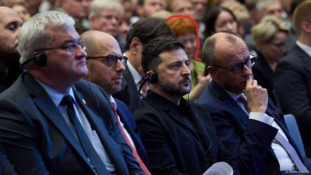 Sie saß schräg hinter Merz: Mutmaßliche Russland-Spionin Ilona W. angeklagt