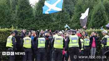 Hundreds attend Glasgow Green anti-immigration and counter protests
